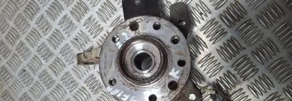 Front wheel hub
