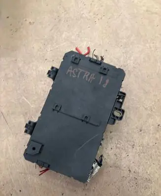 Opel Astra H Fuse box set 5DK00866933