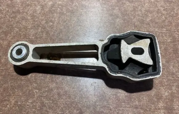 Land Rover Discovery Sport Engine mount bracket 6G926P082