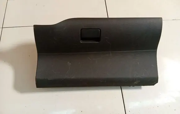 Glove box