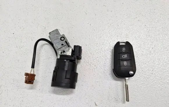 Peugeot 3008 II Ignition lock