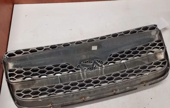 Hyundai Santa Fe Front bumper upper radiator grill E865612B010