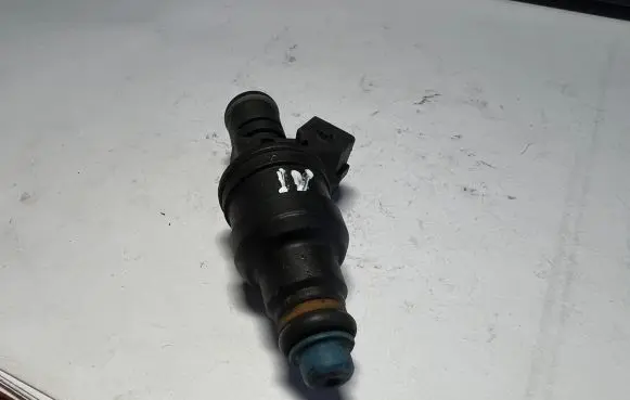 Audi A4 S4 B5 8D Fuel injector 058133551 0280150447