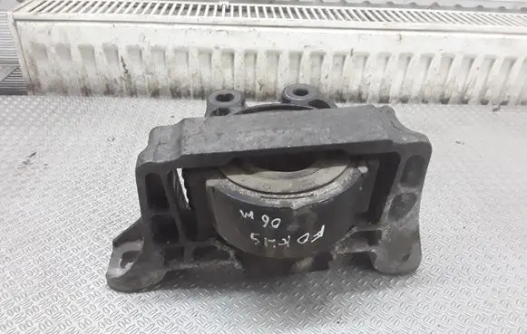 Ford Focus Engine mount bracket