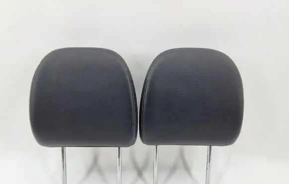 Mitsubishi Outlander Front seat headrest