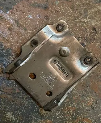 BMW 5 F10 F11 Radiator mount bracket 7186513 7207151 7211161