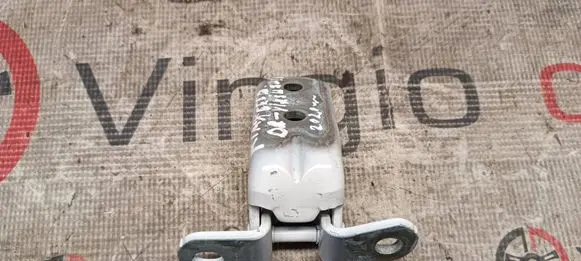 KIA Xceed Front door upper hinge 