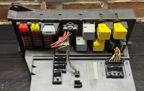 Mercedes-Benz Sprinter W906 SAM control unit A9069006701 A9069022001 A9069013100