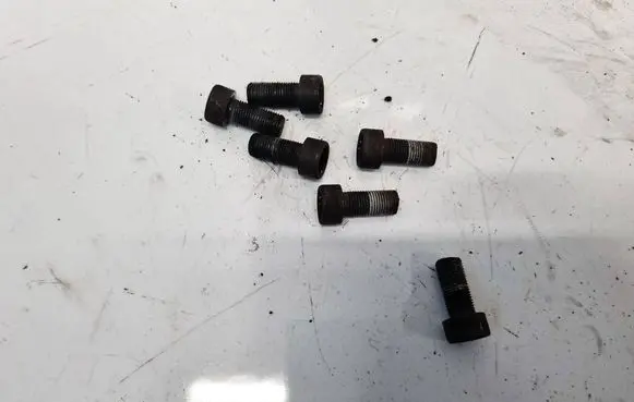 Volkswagen PASSAT B6 Nuts/bolts 