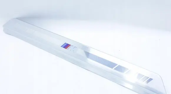 Front sill (body part)