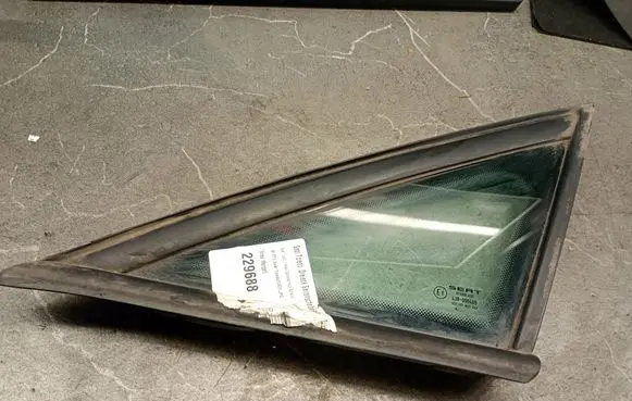 Seat Toledo III (5P) Front triangle window/glass 
