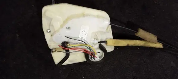 Mazda 2 Front door lock b0132 df80