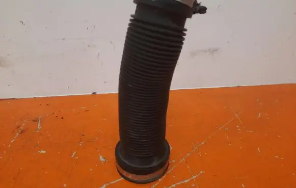 Opel Astra H Intake resonator 13105267