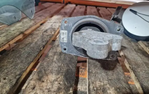 Opel Insignia A Engine mount bracket 13312098