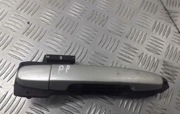 Toyota Avensis T250 Front door exterior handle/bracket 242302