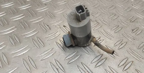 Toyota Auris 150 Windscreen/windshield washer pump 30892 110626A