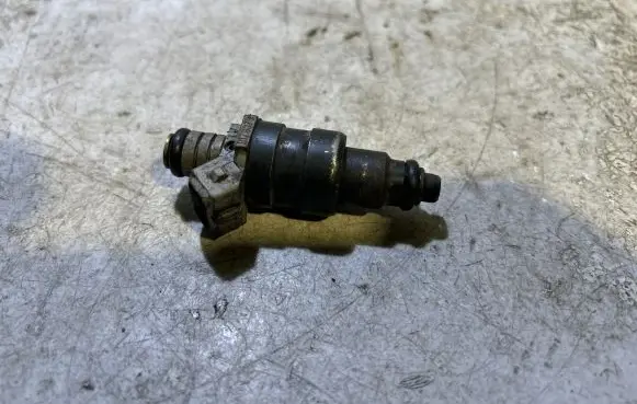 Volvo S40, V40 Fuel injector 9179379