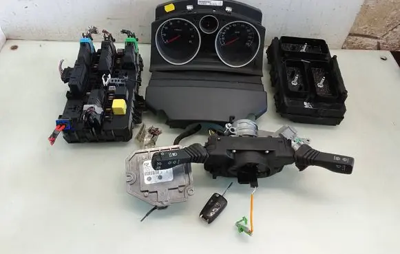 Engine ECU kit and lock set
