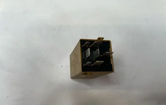 BMW 5 E39 Window control relay 61368384505 V23141B3001X15