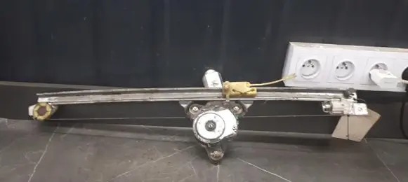 Nissan Primastar Front window lifting mechanism without motor 7700311820c