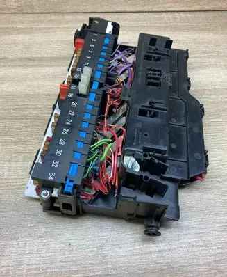 BMW 3 E46 Fuse module 8364540 837153
