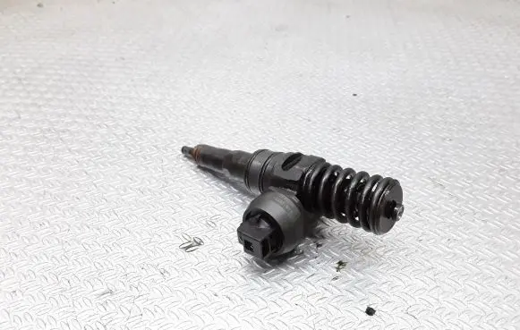 Volkswagen Caddy Fuel injector 038130073BK