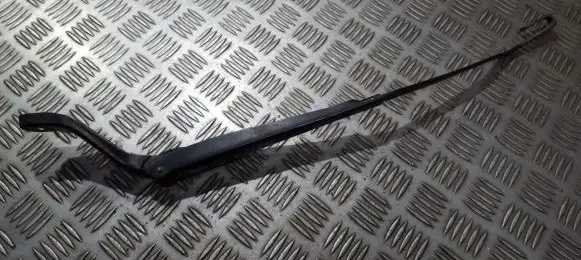 Front wiper blade arm