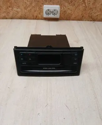 Renault Laguna I Climate control unit 9140010251 0135257 7700414647A