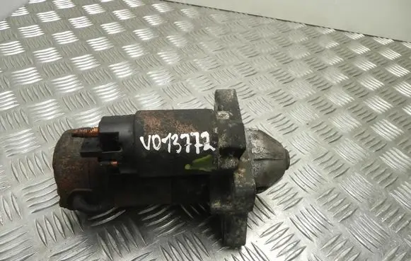 Opel Vivaro Starter motor 8200621305A VD13772