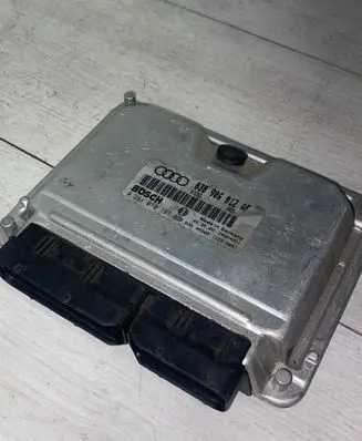 Audi A4 S4 B5 8D Engine control unit/module 038906012AF 28SA4261