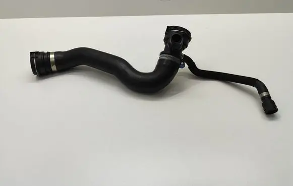 Engine coolant pipe/hose