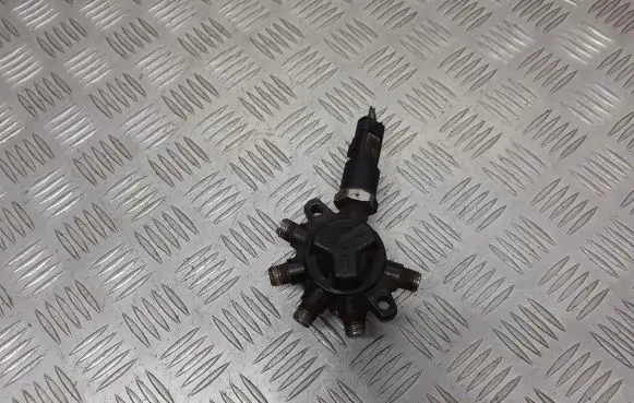 Renault Clio II Fuel distributor 8200057345