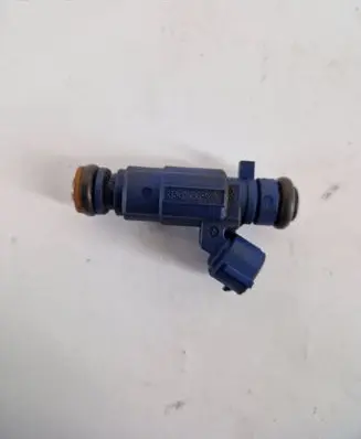 Hyundai i30 Fuel injector 353102B000