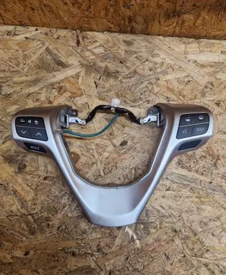 Toyota Verso Steering wheel buttons/switches CSE703