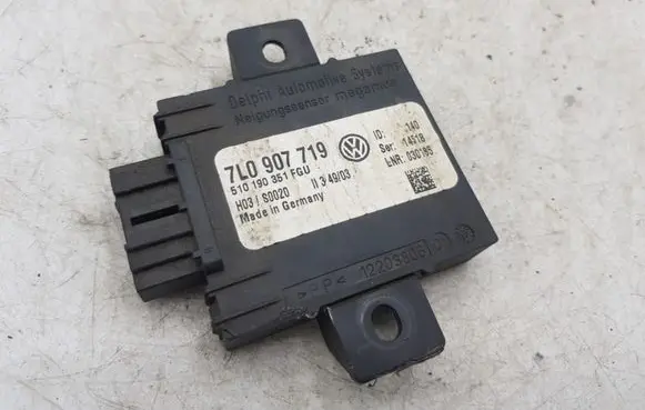 Volkswagen Touareg I Alarm control unit/module 7L0907719