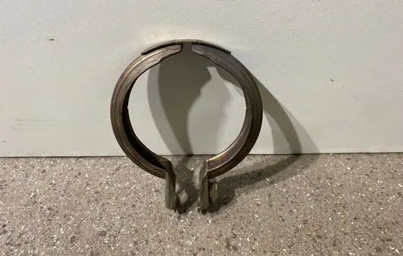 Mercedes-Benz R W251 Muffler pipe connector clamp A0029958602
