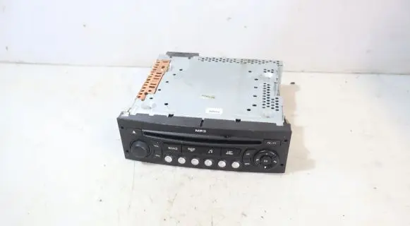 Radio/GPS head unit trim