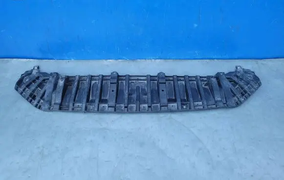 Toyota RAV 4 (XA40) Front bumper skid plate/under tray 5261842070
