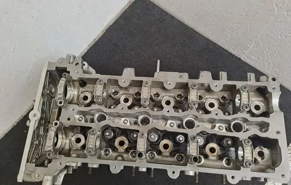 Mercedes-Benz E W212 Engine head R651016 A6510150601