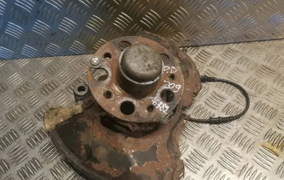 Mercedes-Benz CLK A209 C209 Front wheel hub