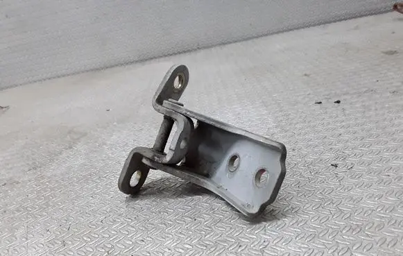 Hyundai Getz Front door upper hinge