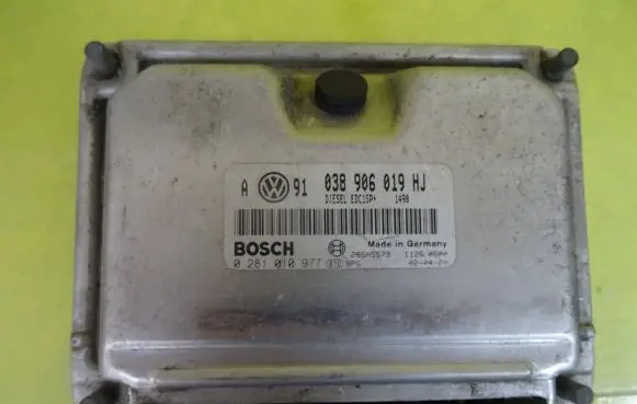 Volkswagen Golf IV Engine control unit/module 038906019HJ 0281010977