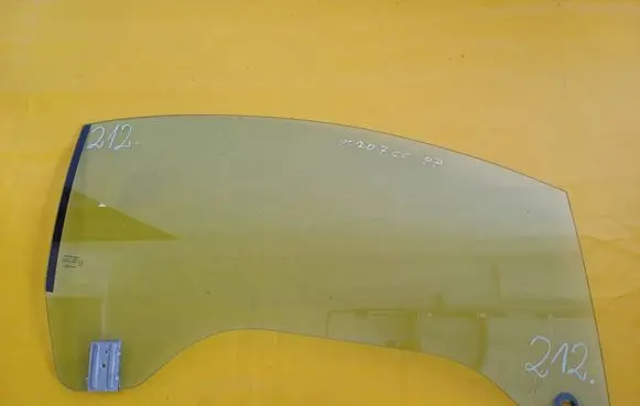 Peugeot 207 CC Front door window/glass (coupe)