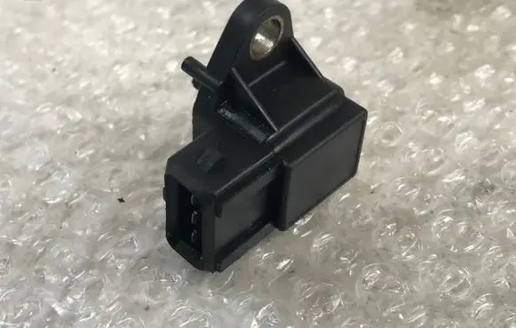 BMW 5 E39 Air pressure sensor 2246977 5850801 MHK101606L
