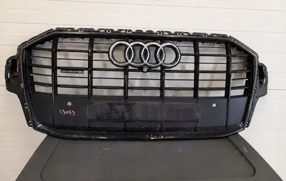 Audi Q7 4M Front grill