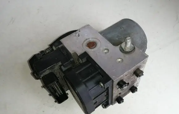 KIA Sorento ABS Pump 589103E310