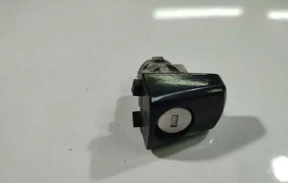 Opel Signum Front door lock (next to the handle) 