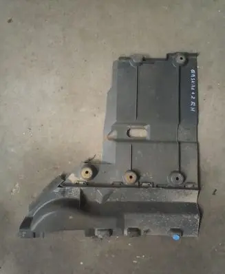 Nissan Qashqai+2 Center/middle under tray cover 