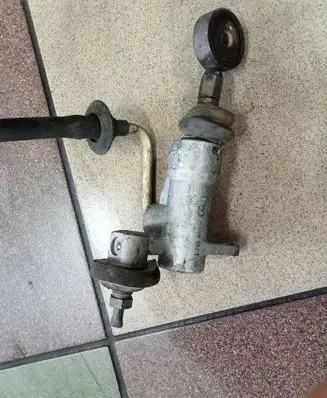 Volkswagen PASSAT B5 Ignition lock 8D1721401
