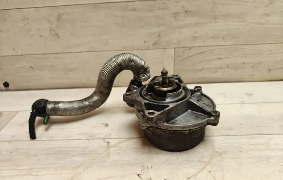 Audi A4 S4 B6 8E 8H Vacuum pump 72260806C 057145100C